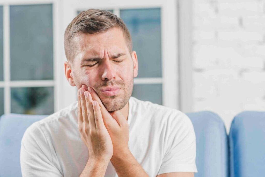 Complicanze – Infezione dopo estrazione dente del giudizio: sintomi da conoscere 2 Infezione dopo estrazione del dente del giudizio