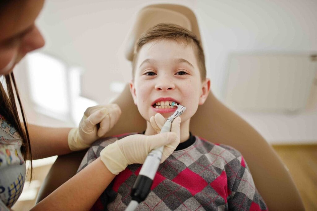 prima visita dentistica: leggi quando portare il bambino dal dentista e perché è utile.
